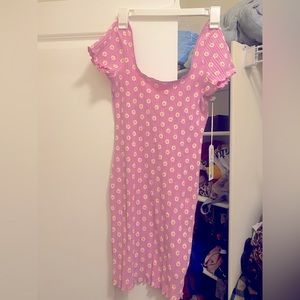 This billabong dress is the perfect dress for a walk on the beach or a night out